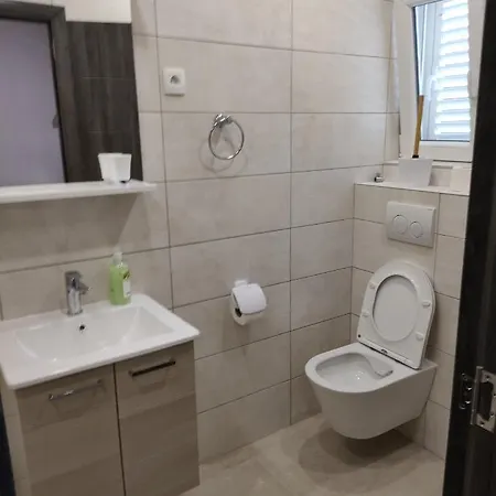 Apartamento Josipa 2 *