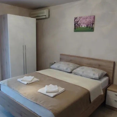Apartment Josipa 2 *